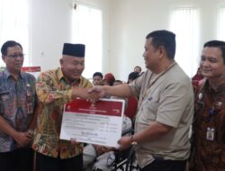 Kemensos RI bersama Dinsos dan P2KB Salurkan Puluhan Bantuan Atensi untuk Lansia, Disabilitas dan Kewirausahaan