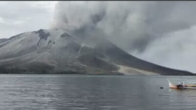 Pemkab Minahasa Utara Menghimbau Masyarakat Yang Beraktivitas diluar Rumah Tetap Waspada Akibat Erupsi Gunung Ruang