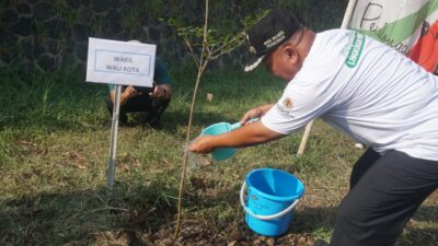 Hari Lingkungan Hidup, Pemkot Pekalongan Lakukan Aksi Bersih Lingkungan dan Penanaman Pohon