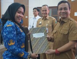 Pemkot Serahkan 117 SK Kenaikan Pangkat dan 12 SK Pensiun