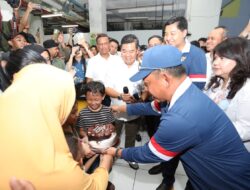 Mendagri Tito Dapat Kejutan Ulang Tahun saat Meninjau Rusun Pasar Rumput