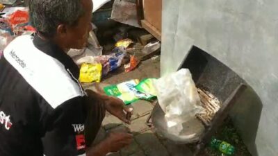 Paving Block dari Sampah Plastik: Alternatif Solusi Darurat Sampah di Kota Pekalongan