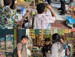 Polres Bitung bersama Dinas Perindustrian dan perdagangan melaksanakan Pengecekan Takaran Minyak KITA ukuran 1 (satu) Liter di Pasar Girian Kota Bitung