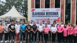 Kapolres Bitung melepas jalan sehat bersama Polri, TNI, dan Instansi Lainnya dalam Rangka Semarak Hari Bhayangkara Ke-79