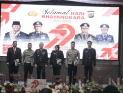 Syukuran hari Bhayangkara Ke-79, Kapolres Bitung Beri Penghargaan kepada Operator Pelayanan Publik